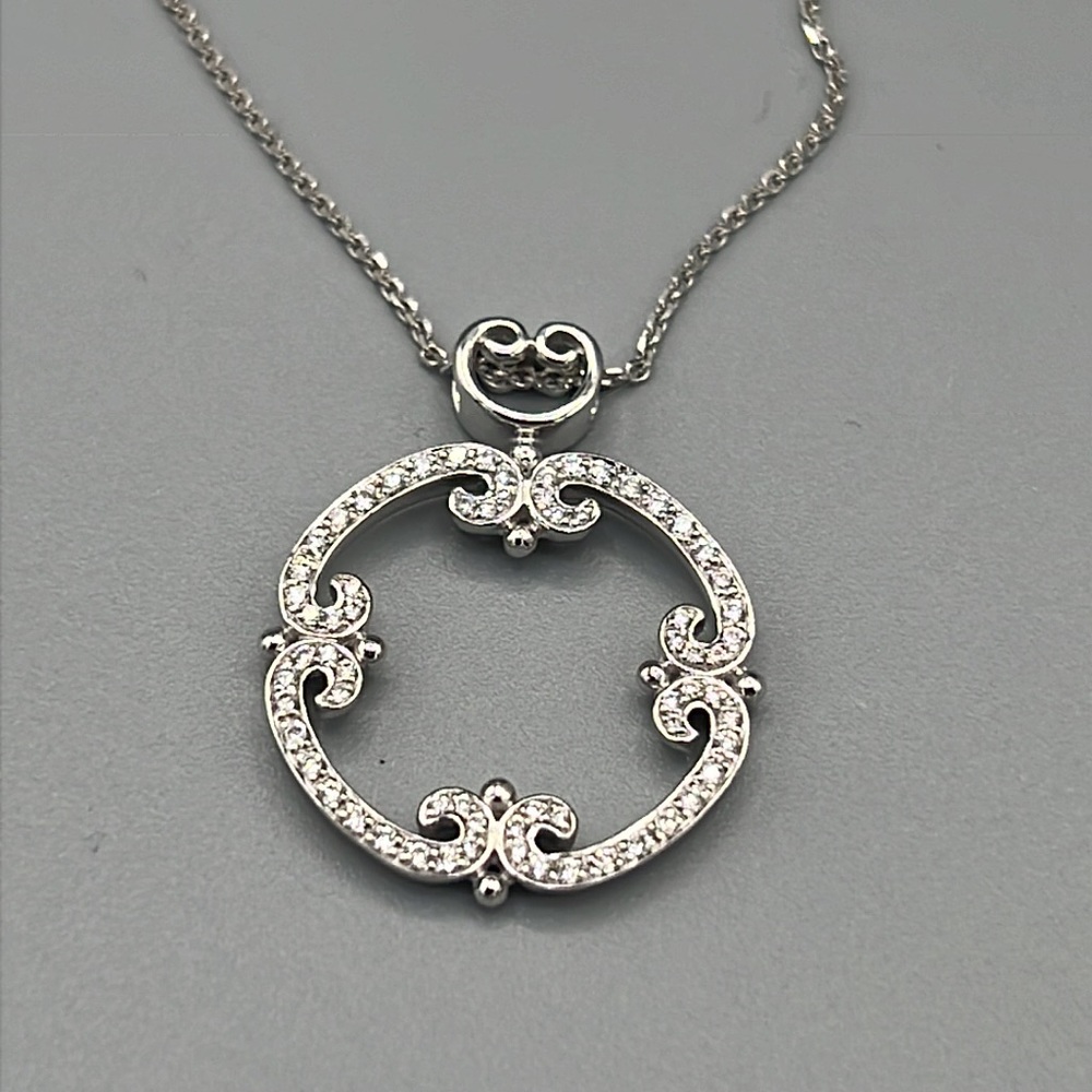 14kt white gold and diamond circle pendant - Official Appraisal Included